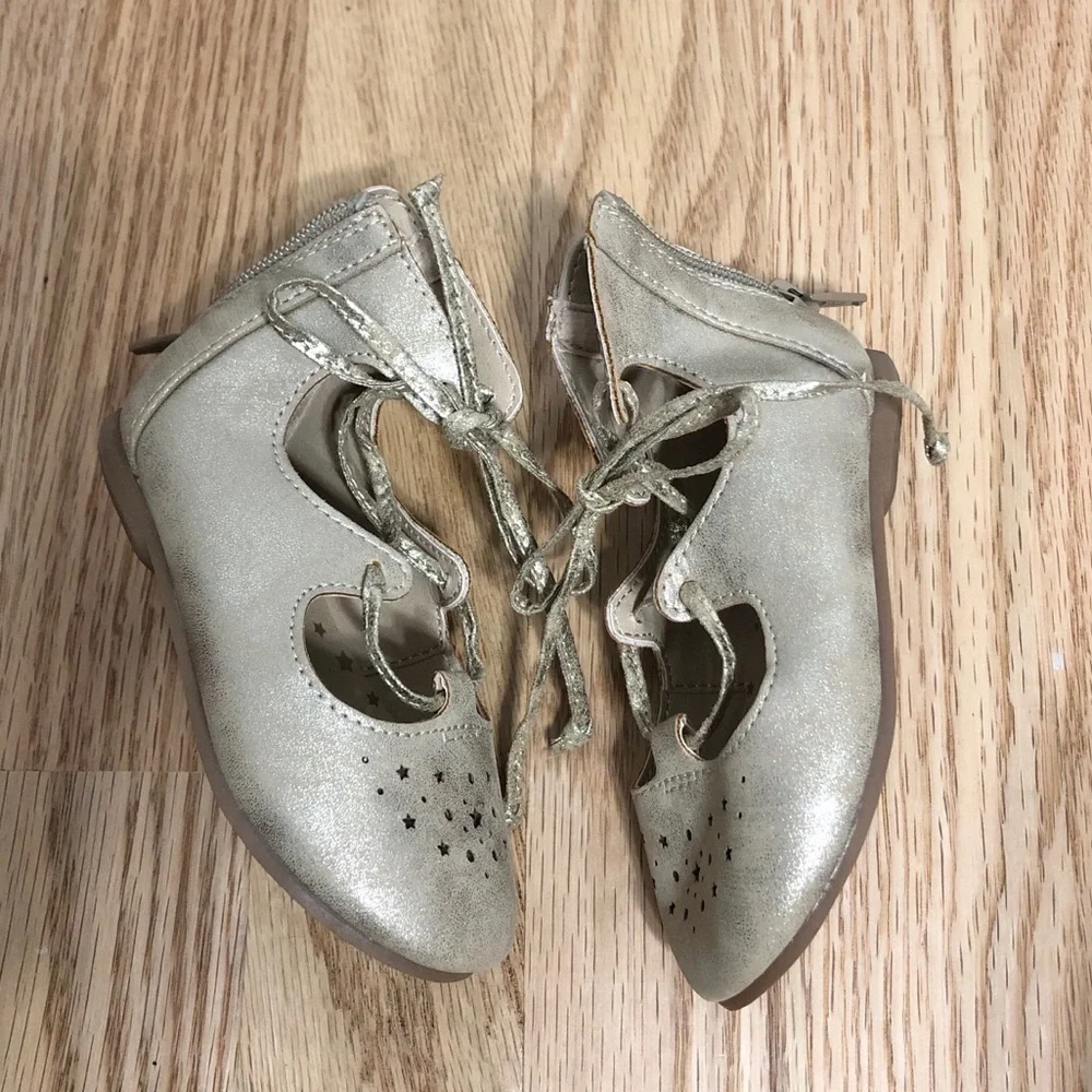 Cat & Jack Gold Zipper Back Tie Front Flats Sz 5